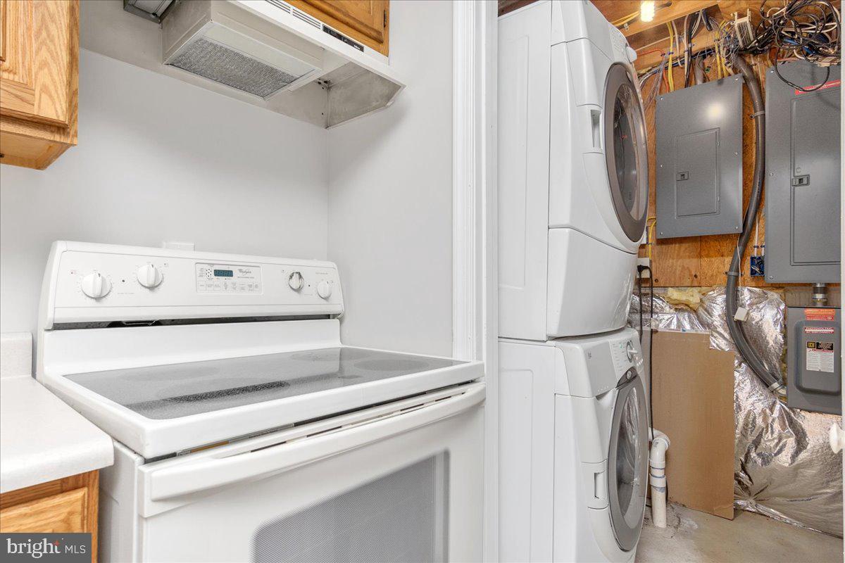 WHISPERING HILLS - Residential