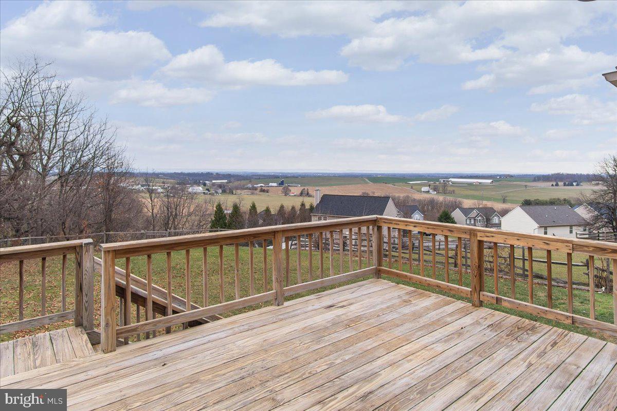 WHISPERING HILLS - Residential