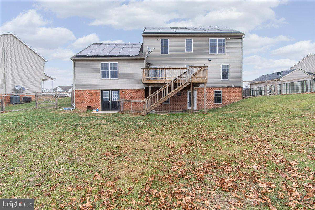 WHISPERING HILLS - Residential