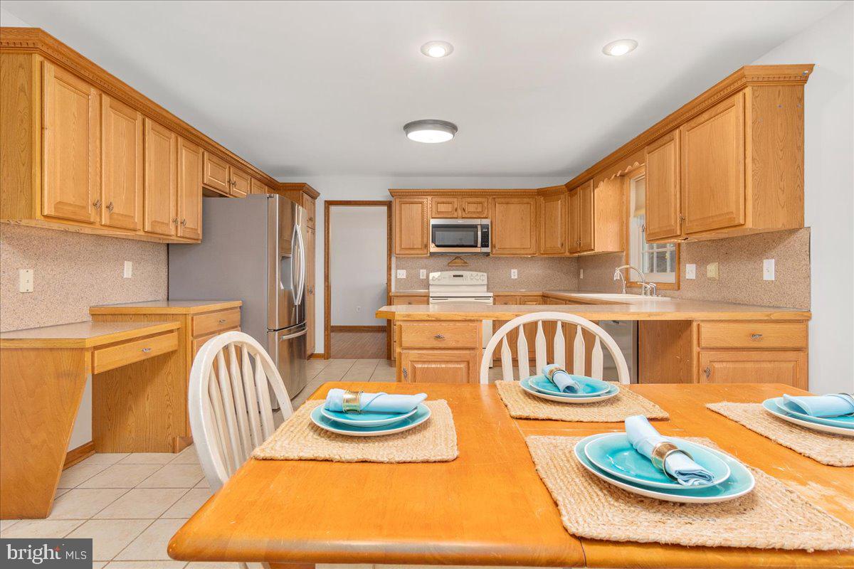 WHISPERING HILLS - Residential