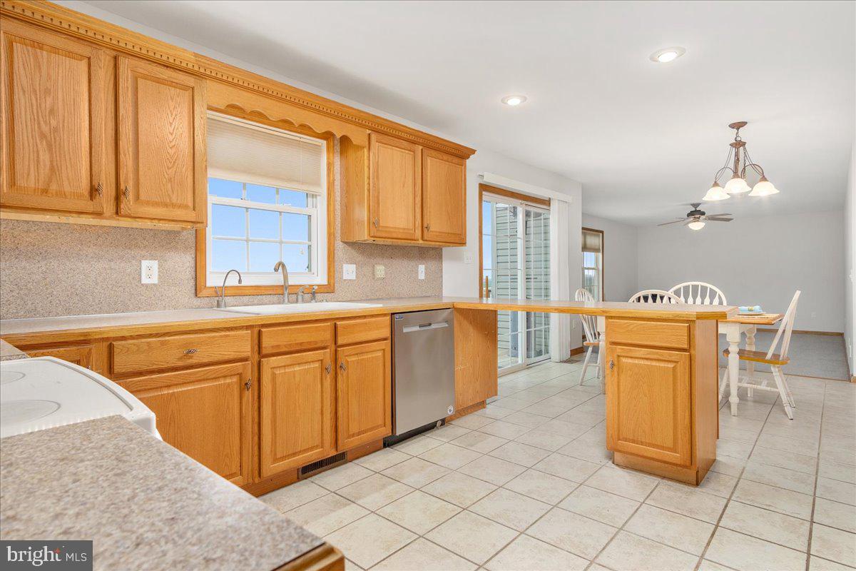 WHISPERING HILLS - Residential