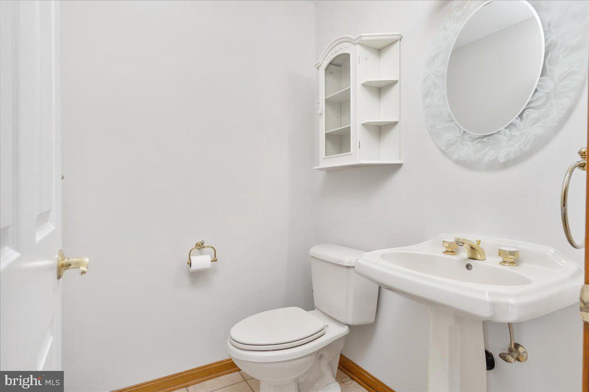 WHISPERING HILLS - Residential