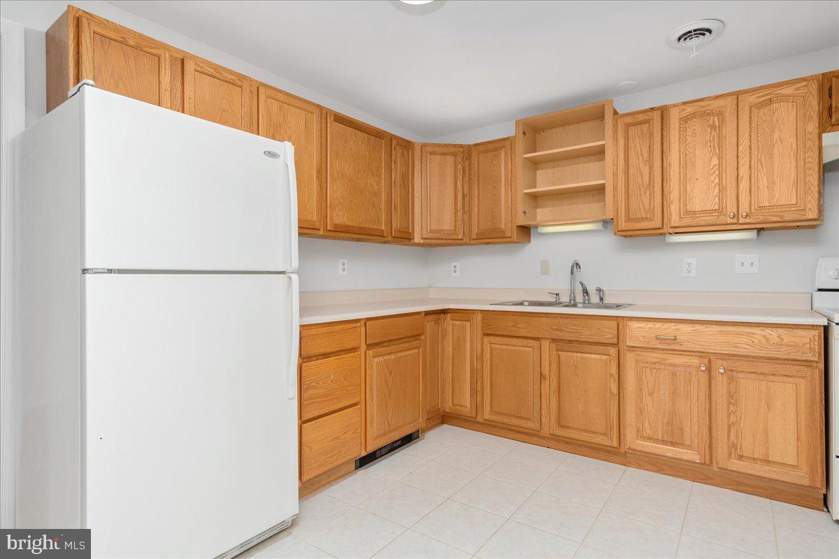 WHISPERING HILLS - Residential