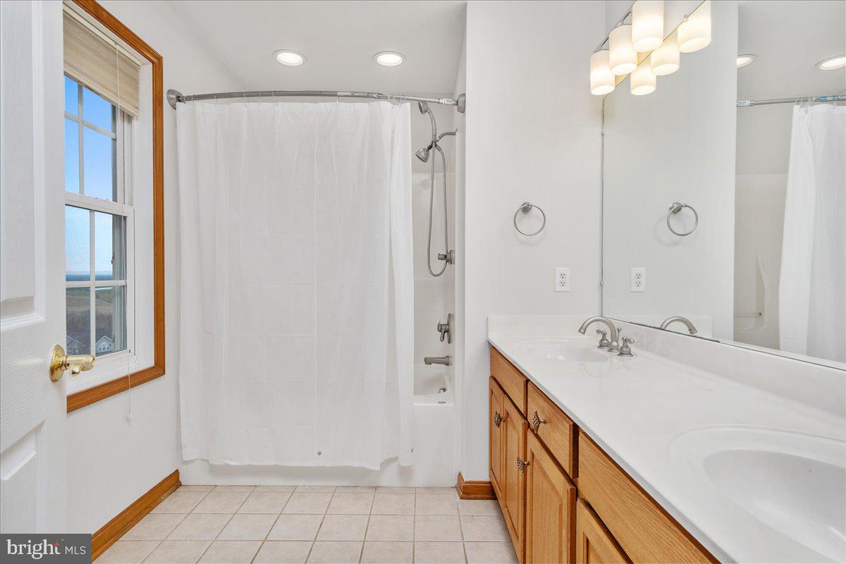 WHISPERING HILLS - Residential