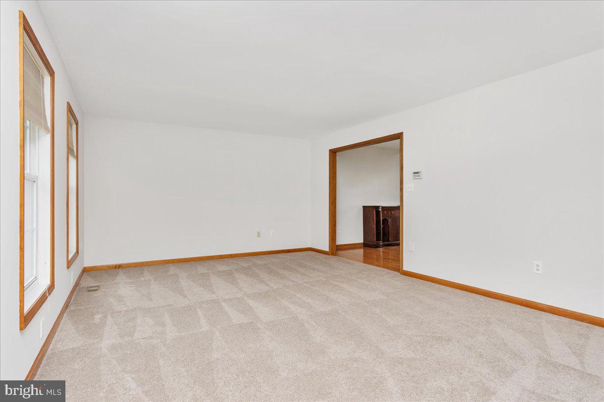 WHISPERING HILLS - Residential