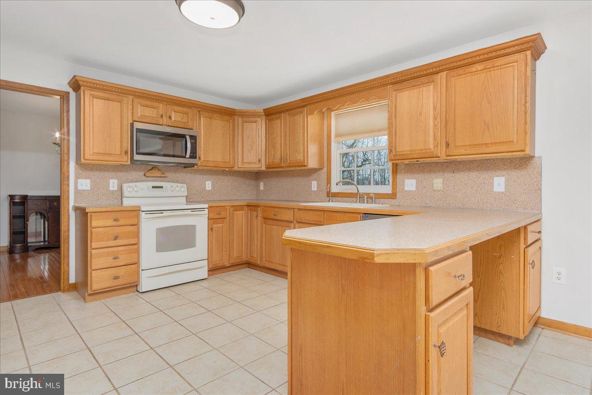 WHISPERING HILLS - Residential