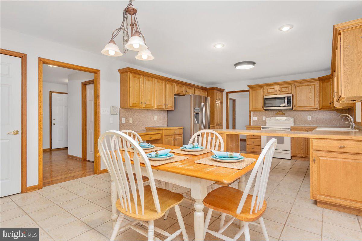 WHISPERING HILLS - Residential