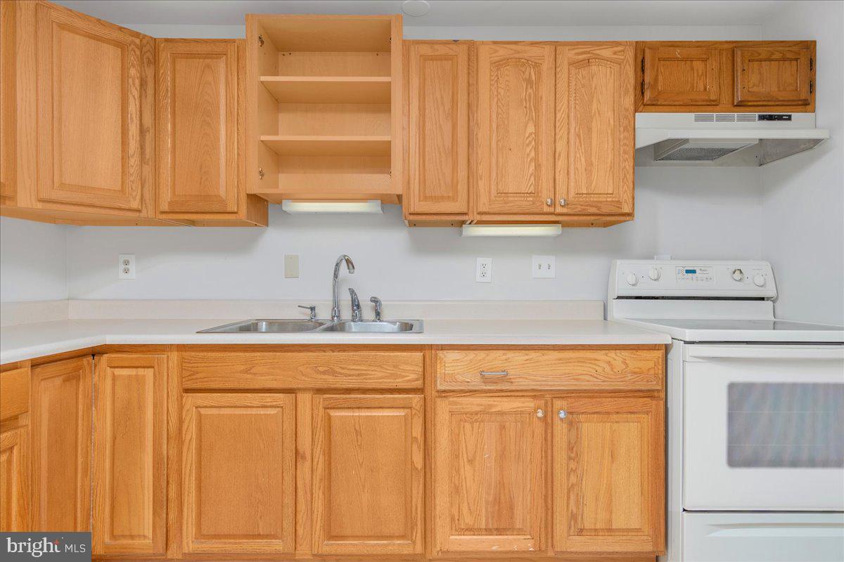 WHISPERING HILLS - Residential