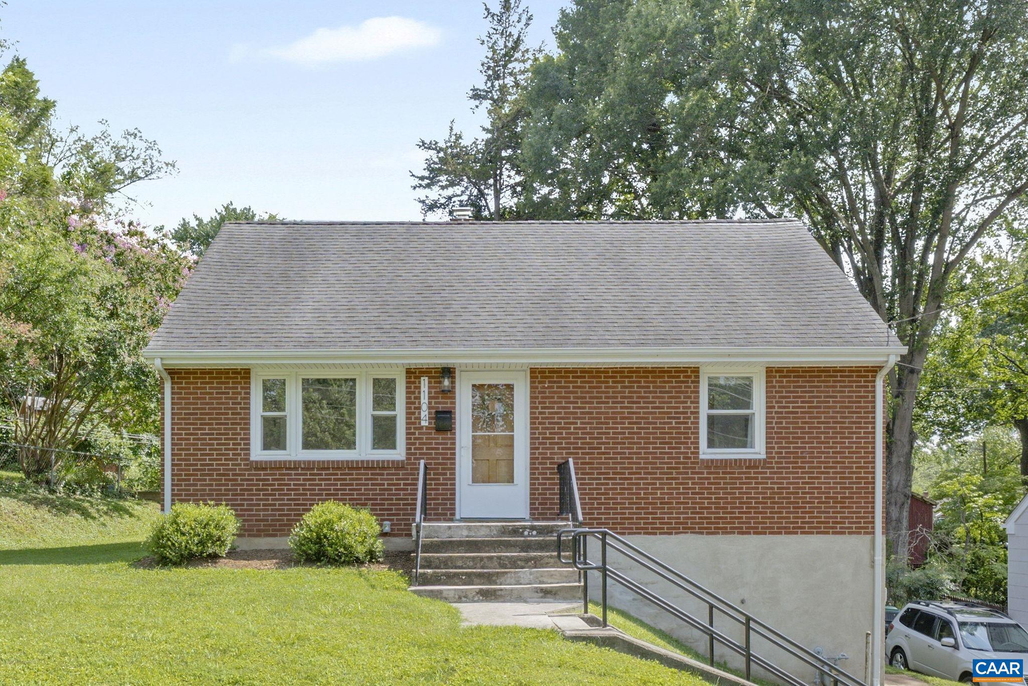 1104 FOREST HILLS AVE