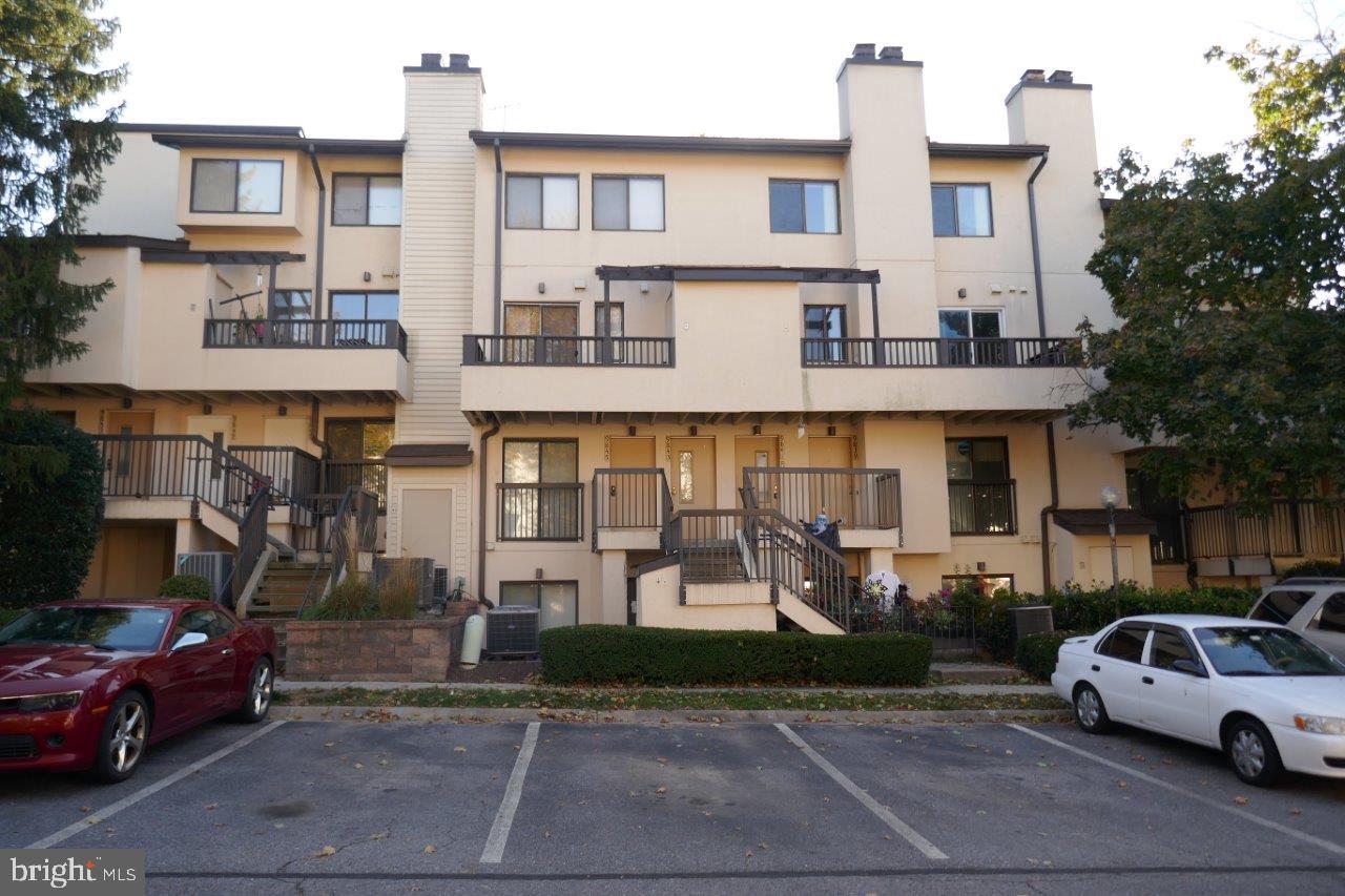 CHRISTOPHER COURT - Residential