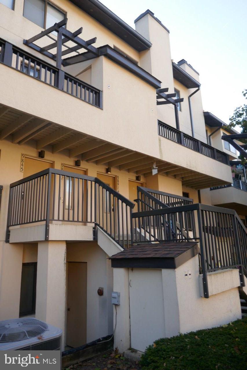 CHRISTOPHER COURT - Residential