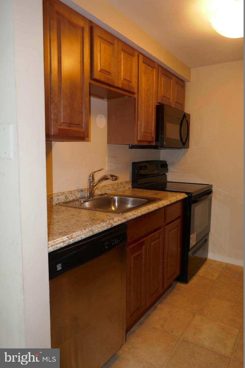 CHRISTOPHER COURT - Residential