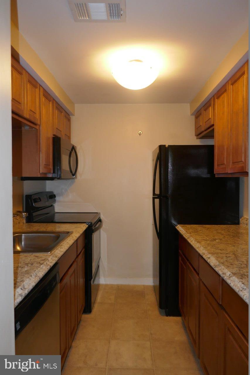 CHRISTOPHER COURT - Residential