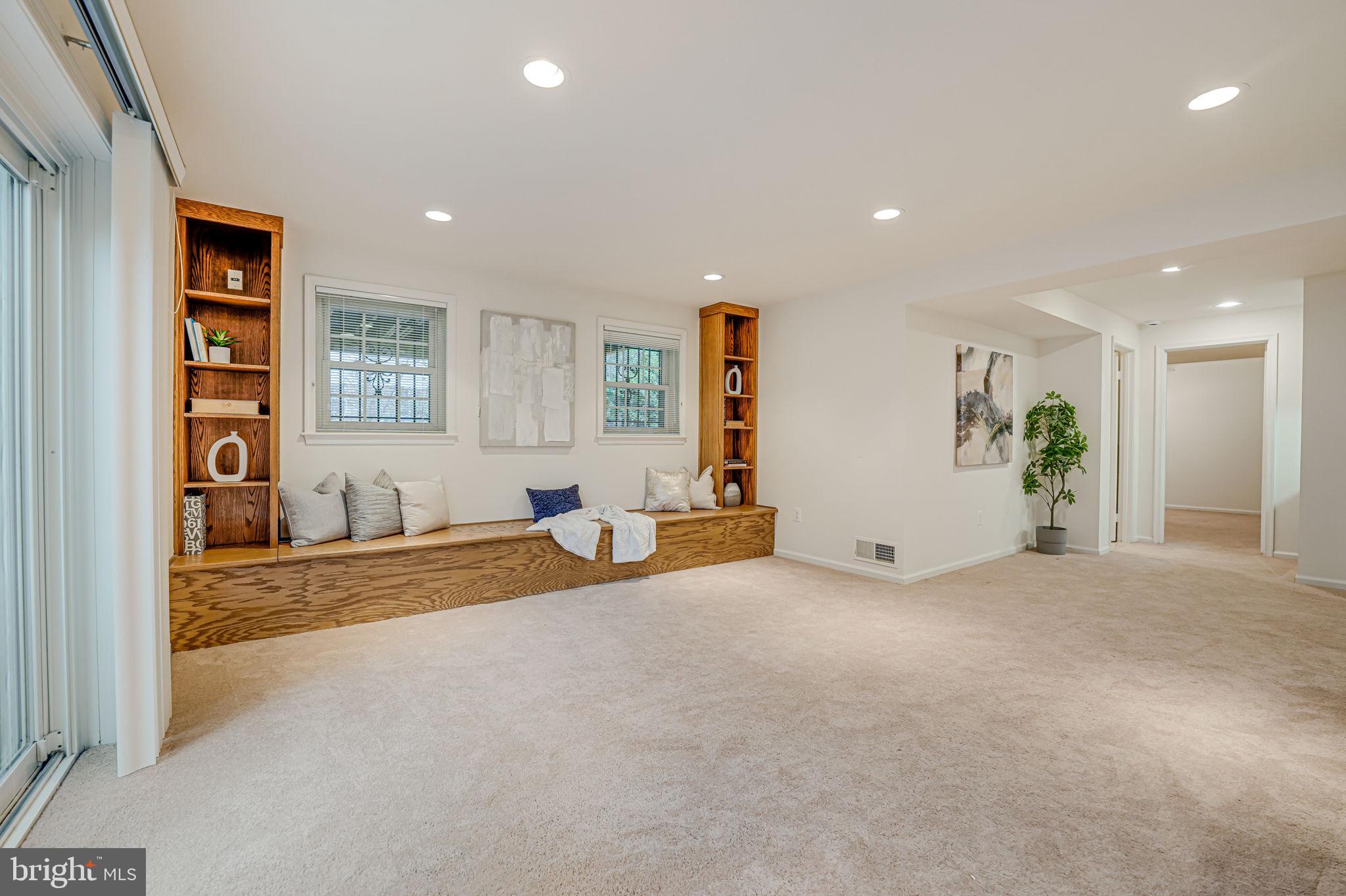 LANGLEY OAKS - Residential