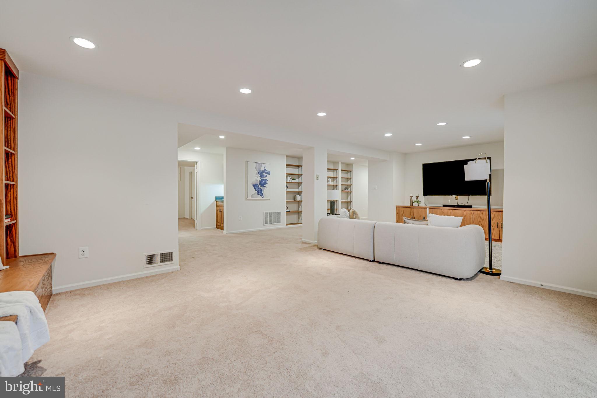 LANGLEY OAKS - Residential