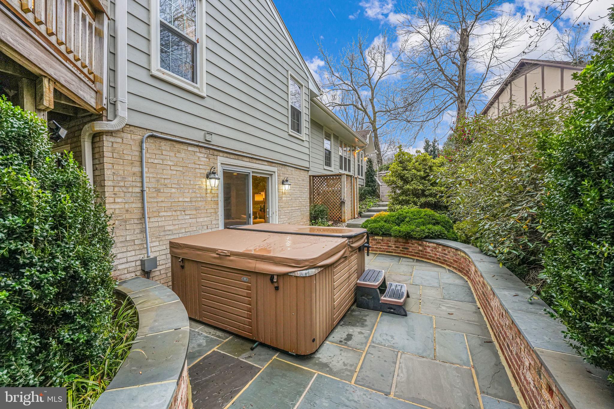 LANGLEY OAKS - Residential