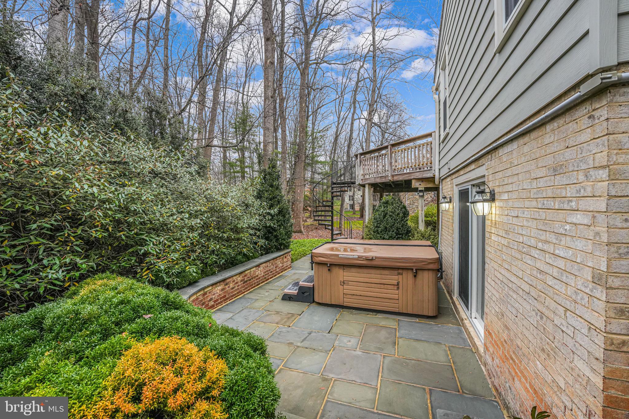 LANGLEY OAKS - Residential