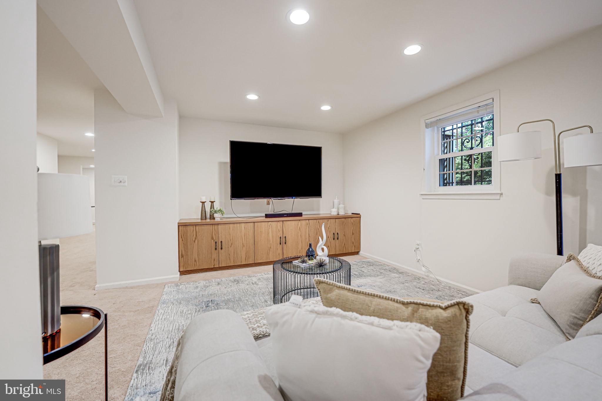 LANGLEY OAKS - Residential