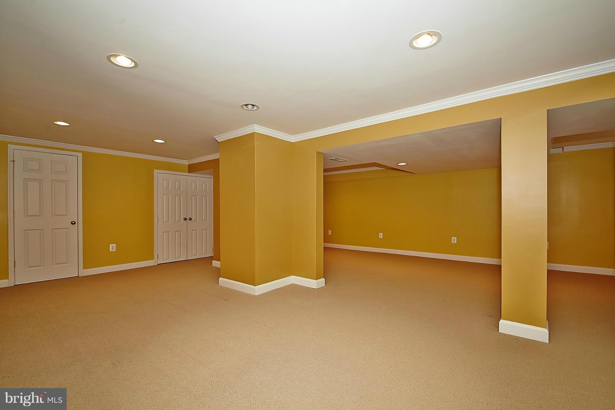 STONEWOOD MANOR - Residential