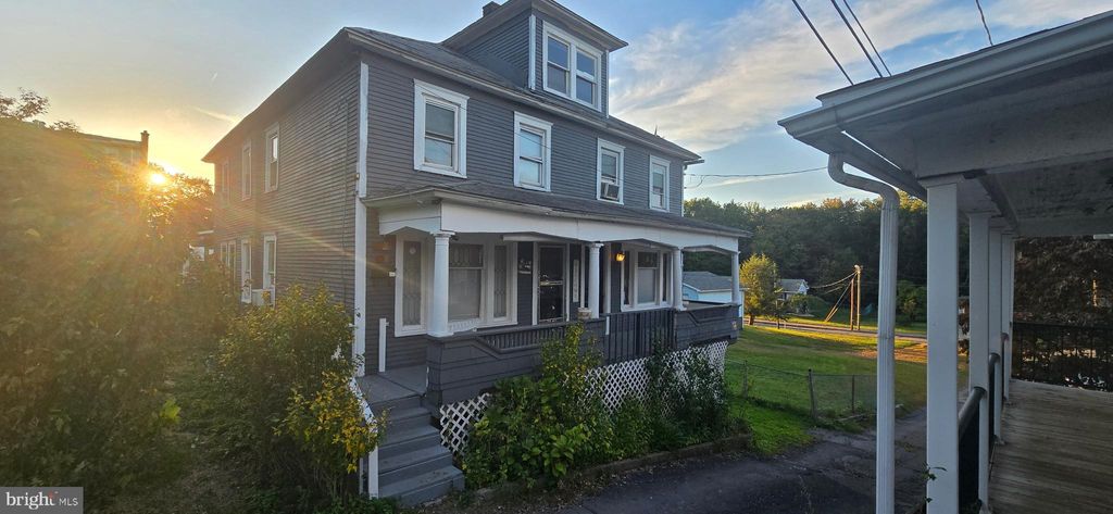Photo of 126 Rear Oak Street 1/2, NANTICOKE, PA 18634 (MLS # PALU2002626)