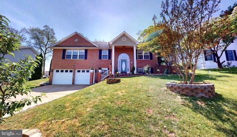 Photo of 609 Quartzite Circle, WINCHESTER, VA 22601 (MLS # VAWI2011158)