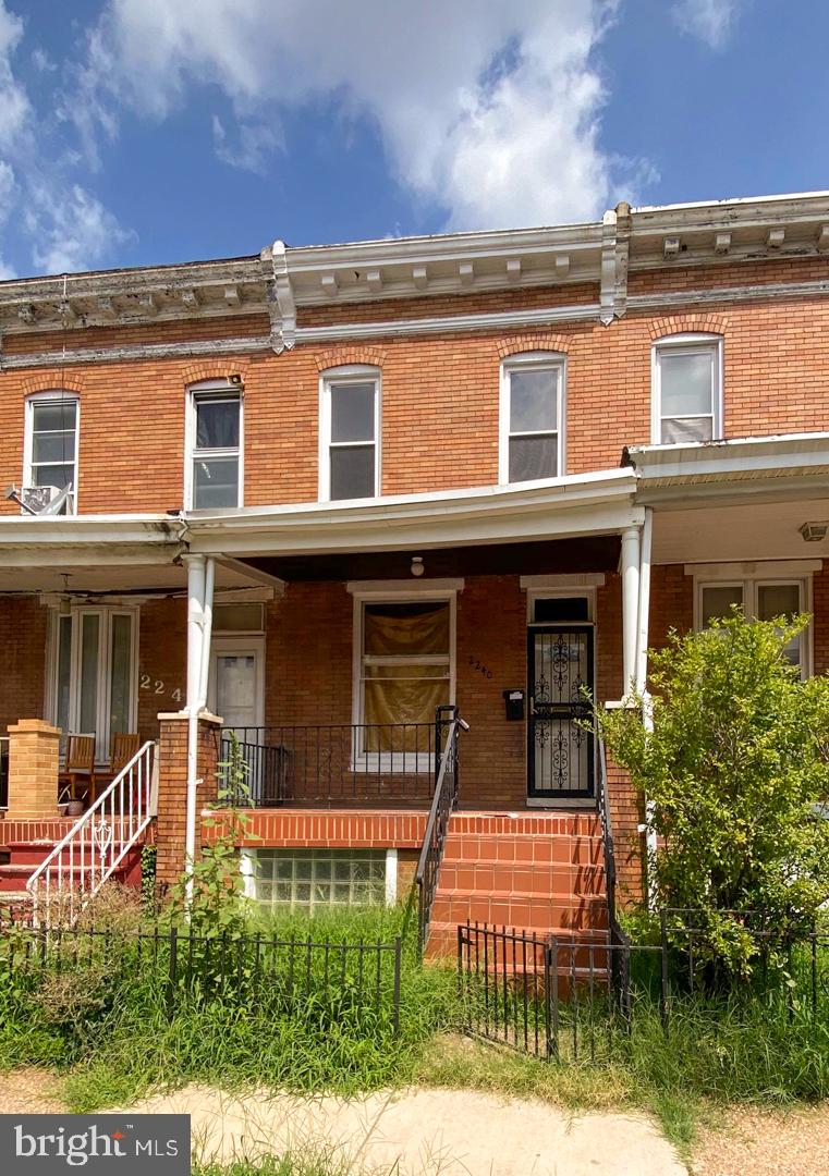 Online Auction Ending: Thursday, September 17th @ 2:00PM. A $5,000 credit card hold, cashier’s check or wire transfer is due prior to the auction. List price to be opening bid only! Porchfront Townhome in the "Lexington" Neighborhood of Baltimore City. Home is improved by 3 bedrooms and 1.5 bathrooms. The main level of the home features a den, living room, eat-in kitchen with access to the fenced in back yard. The upper level contains 3 bedrooms and 1 full bathroom. The lower level is partially finished with laundry and a half bathroom. Features Include: Wood type floors throughout home - Ceiling Fans - Eat-in Kitchen - Fenced in Backyard.
