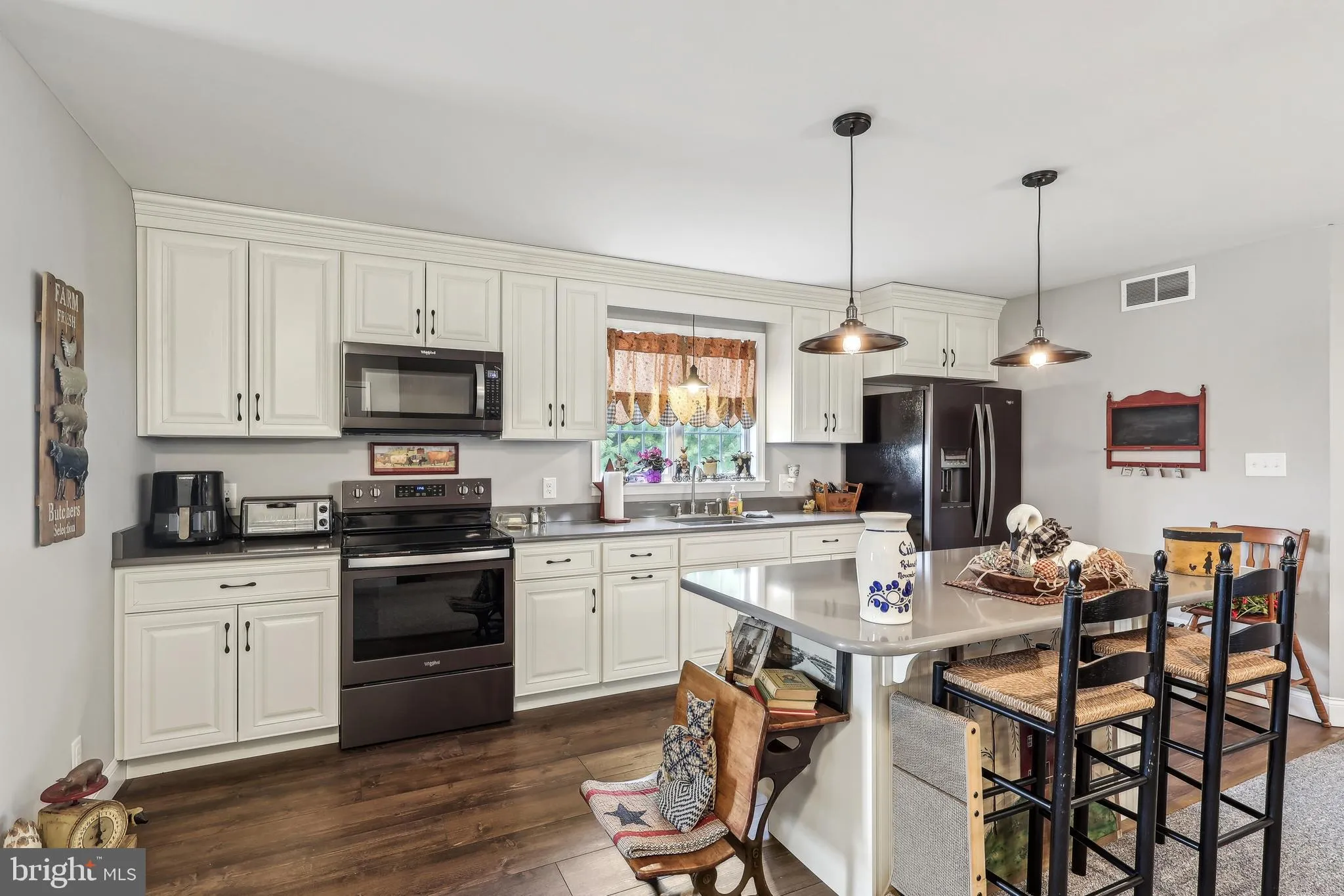 Bridgeton, New Jersey 08302, United States, 4 Bedrooms Bedrooms, ,3 BathroomsBathrooms,Residential,Pending,89315