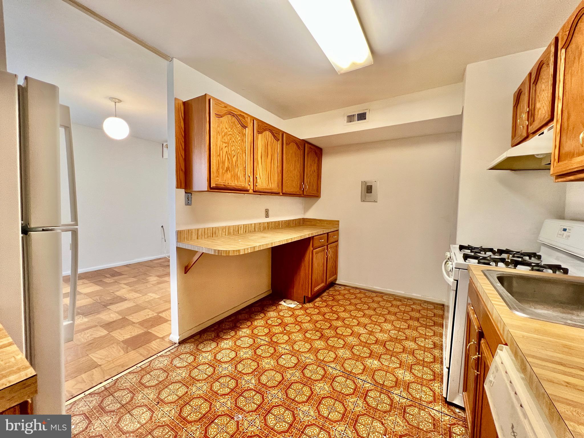 CHELSEA WOODS CONDO - Residential