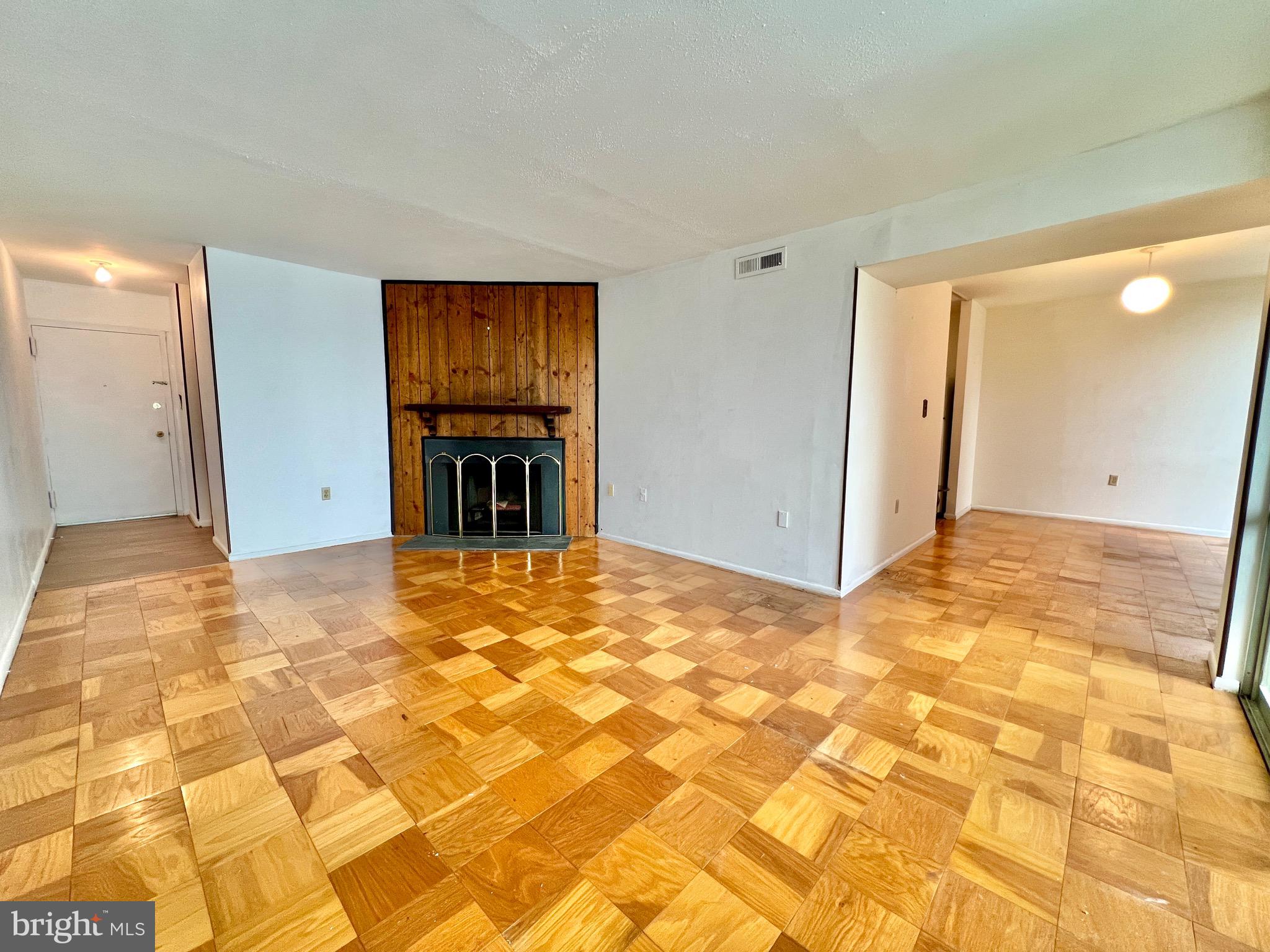 CHELSEA WOODS CONDO - Residential