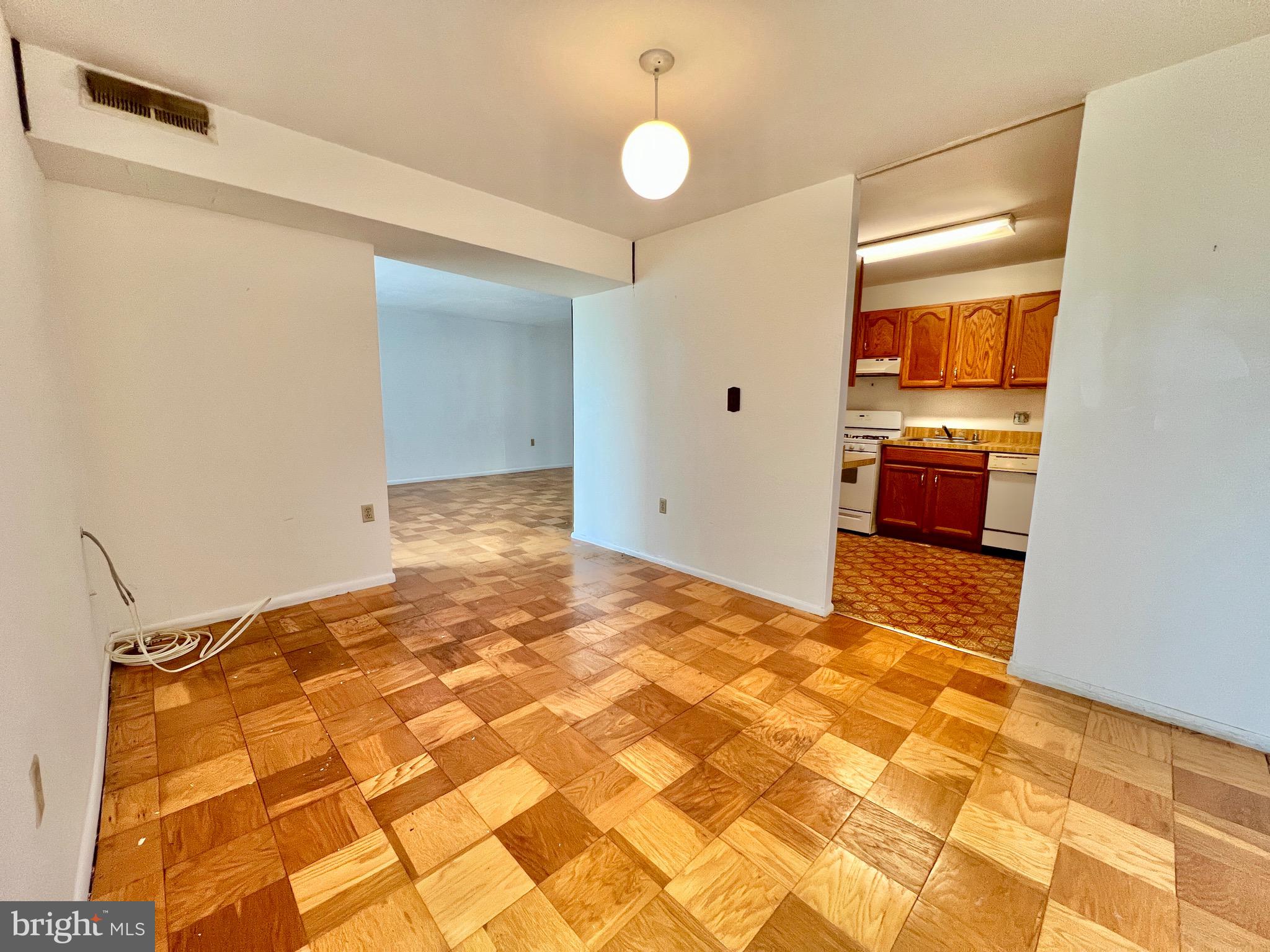 CHELSEA WOODS CONDO - Residential