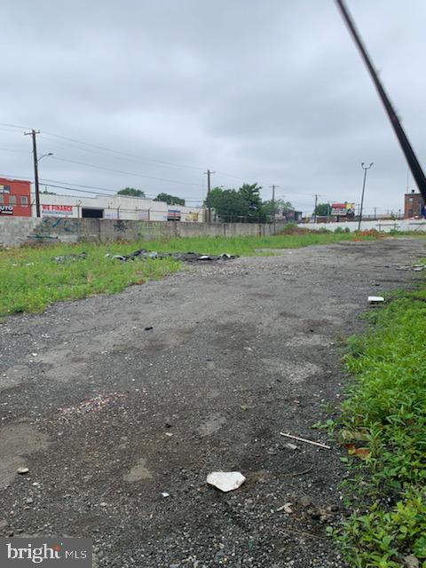 🚗 For Lease: 4301-37 Torresdale Avenue | Philadelphia, PA 🏙️
Unlock the potential of this versatile open-air lot in a high-visibility location! Situated on the corner of Torresdale Avenue, this expansive, level lot is walled on three sides and ready for your auto-related business needs. Whether you're looking for vehicle storage, a towing operation, tire sales, or another automotive use, this space offers the flexibility to make it your own.
Conveniently located with easy access to major roads, the property provides ample room for parking and operations. Tenant is responsible for verifying zoning and permitted uses with the City of Philadelphia.
📍 Prime Corner Location
🧱 Walled on 3 Sides
🚘 Ideal for Auto Storage, Tire Shop, Towing & More
📐 Open & Leveled Lot
📞 Inquire Today to Schedule a Showing