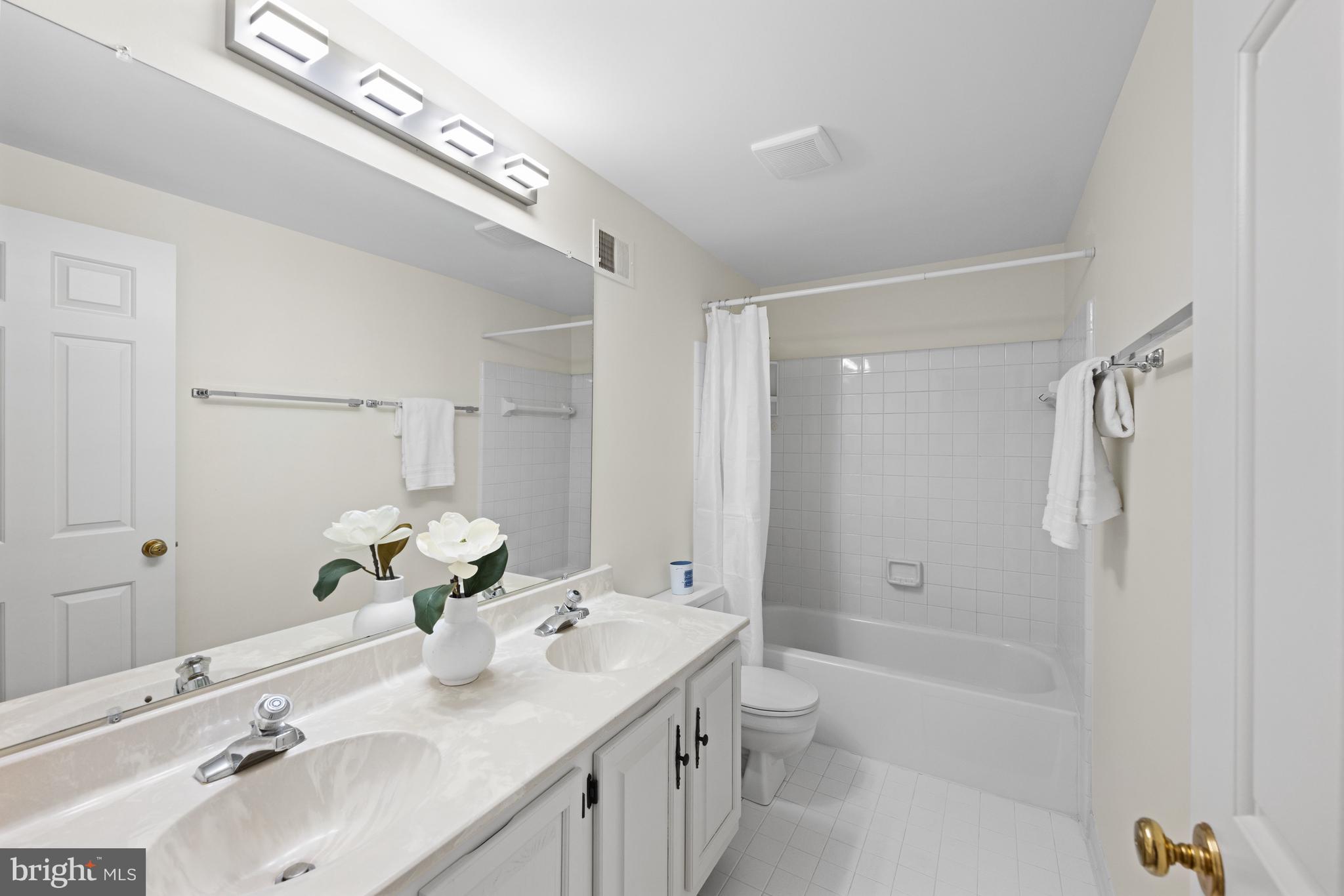 FOX HILLS - Residential