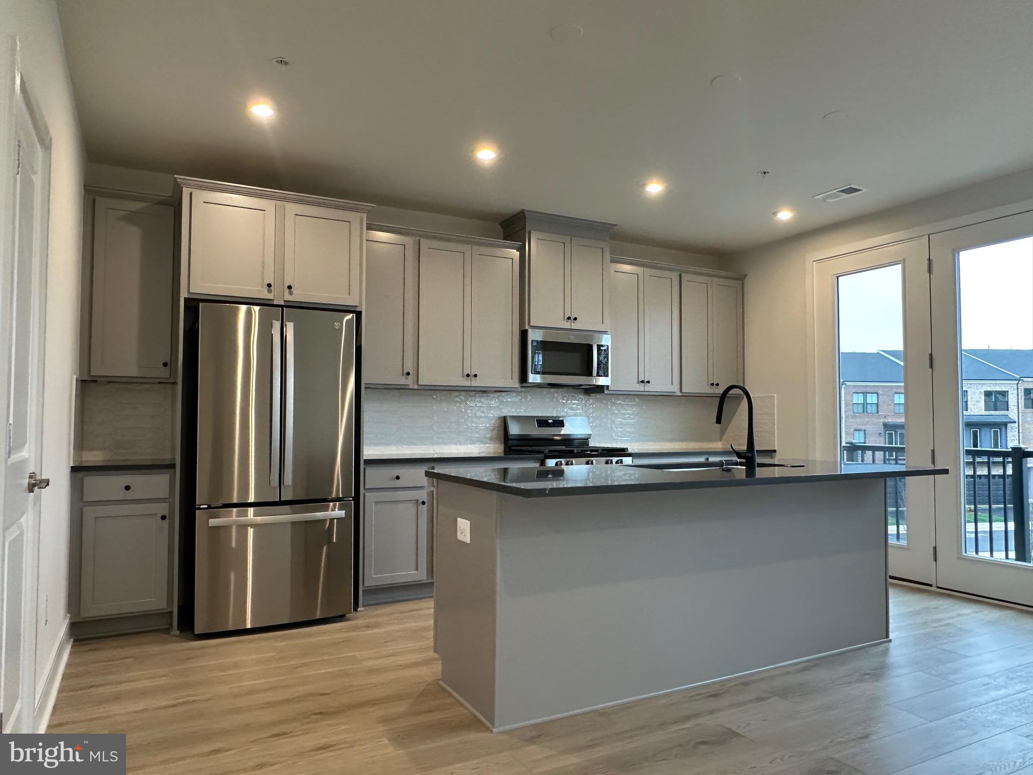 DEMOTT & SILVER - Residential Lease