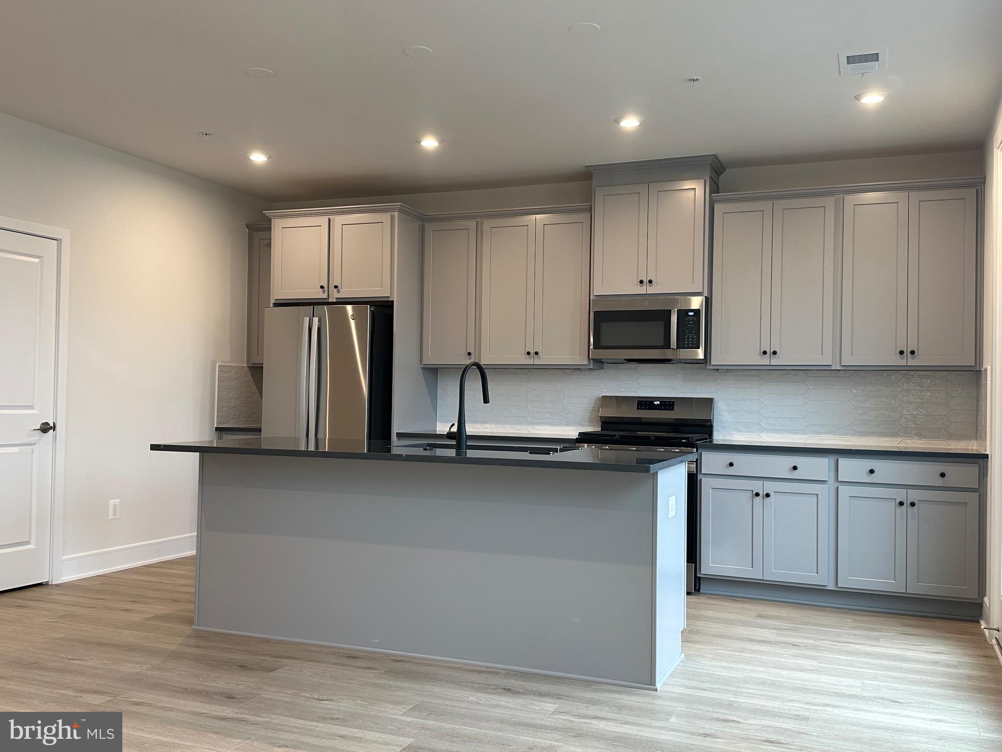 DEMOTT & SILVER - Residential Lease