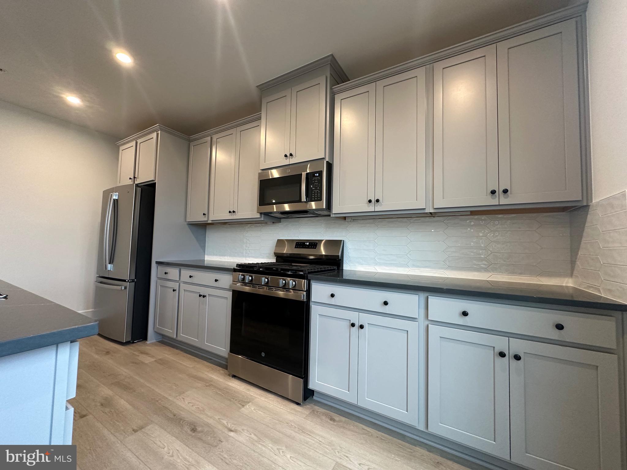 DEMOTT & SILVER - Residential Lease