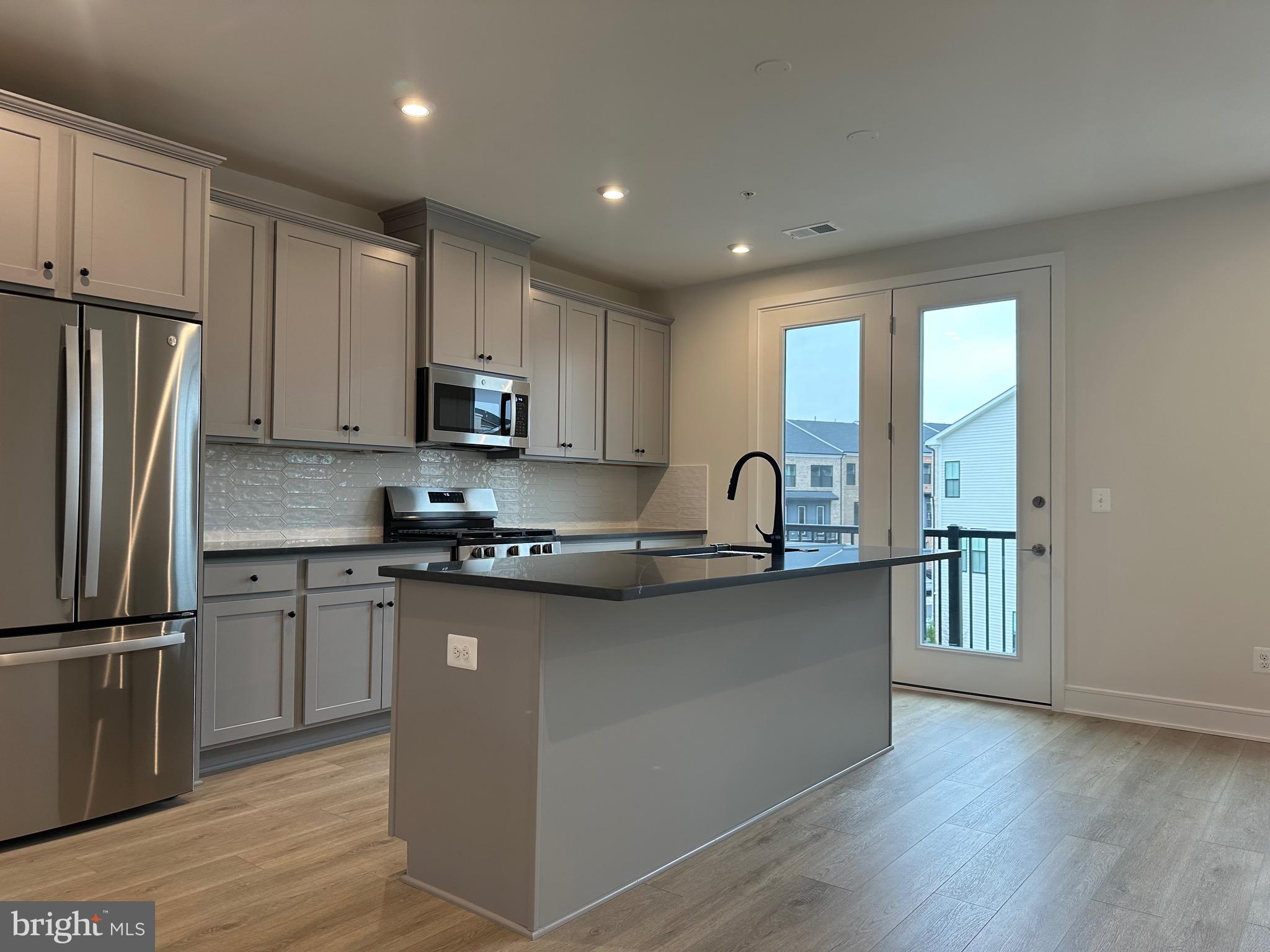 DEMOTT & SILVER - Residential Lease