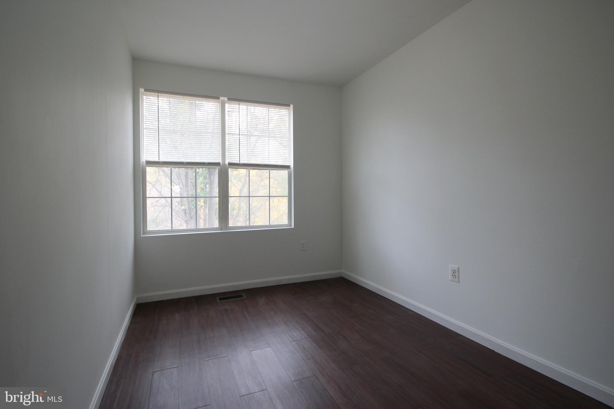 DECOVERLY ADVENTURE - Residential Lease