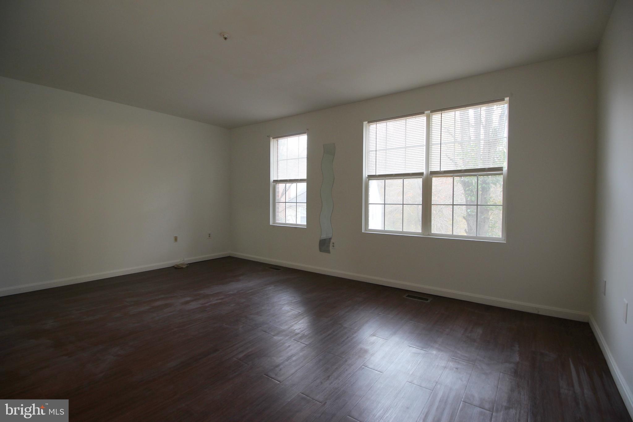 DECOVERLY ADVENTURE - Residential Lease