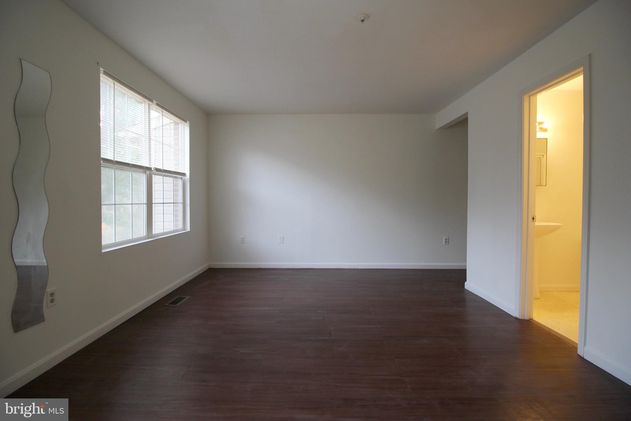 DECOVERLY ADVENTURE - Residential Lease