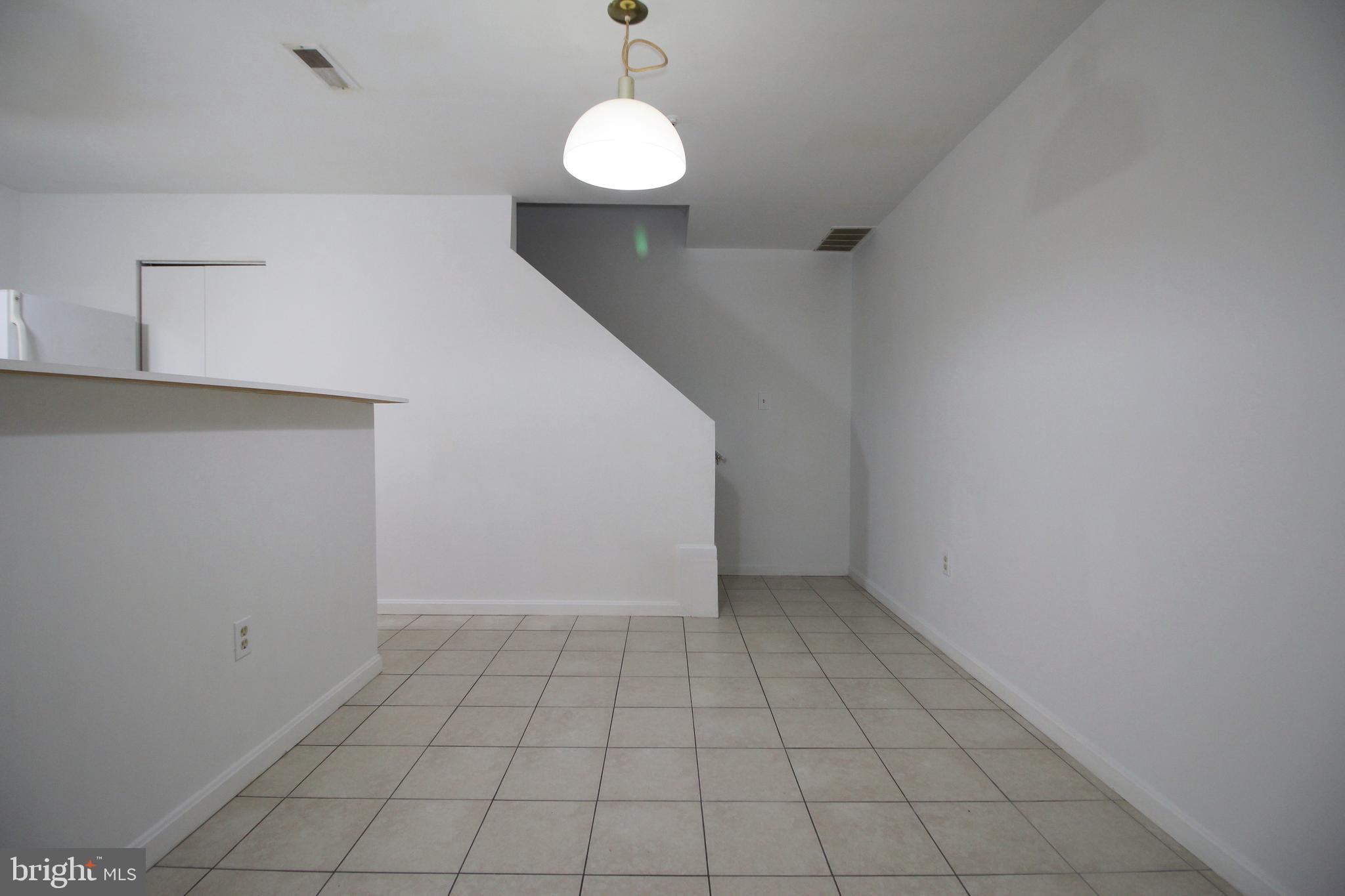 DECOVERLY ADVENTURE - Residential Lease