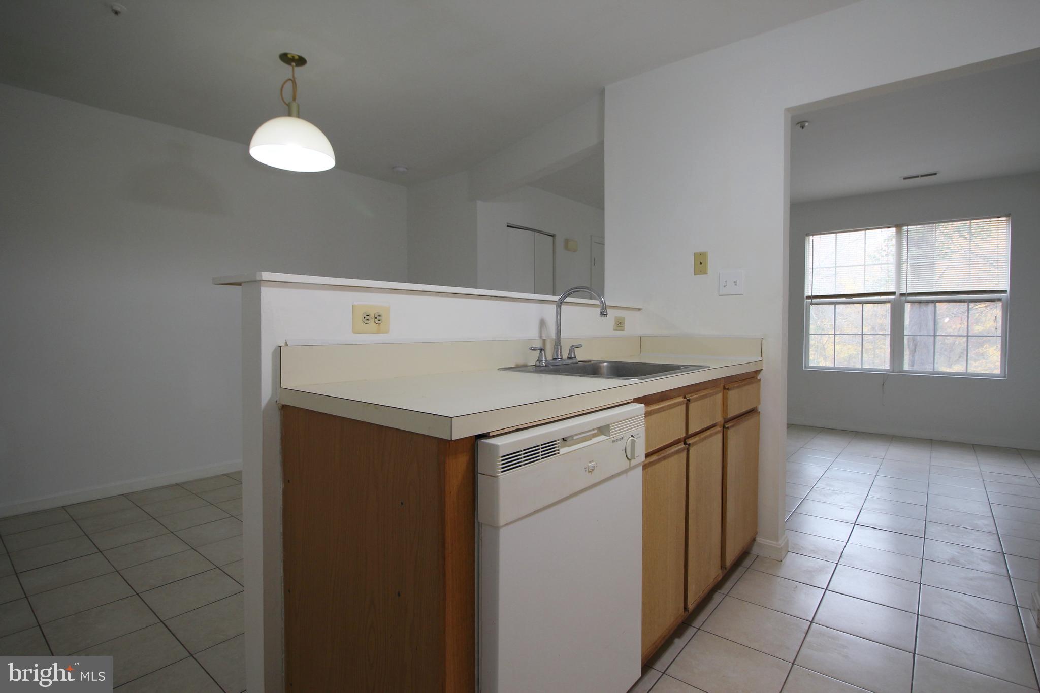 DECOVERLY ADVENTURE - Residential Lease