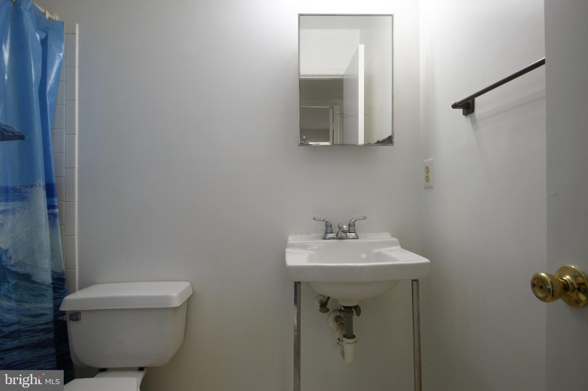 DECOVERLY ADVENTURE - Residential Lease