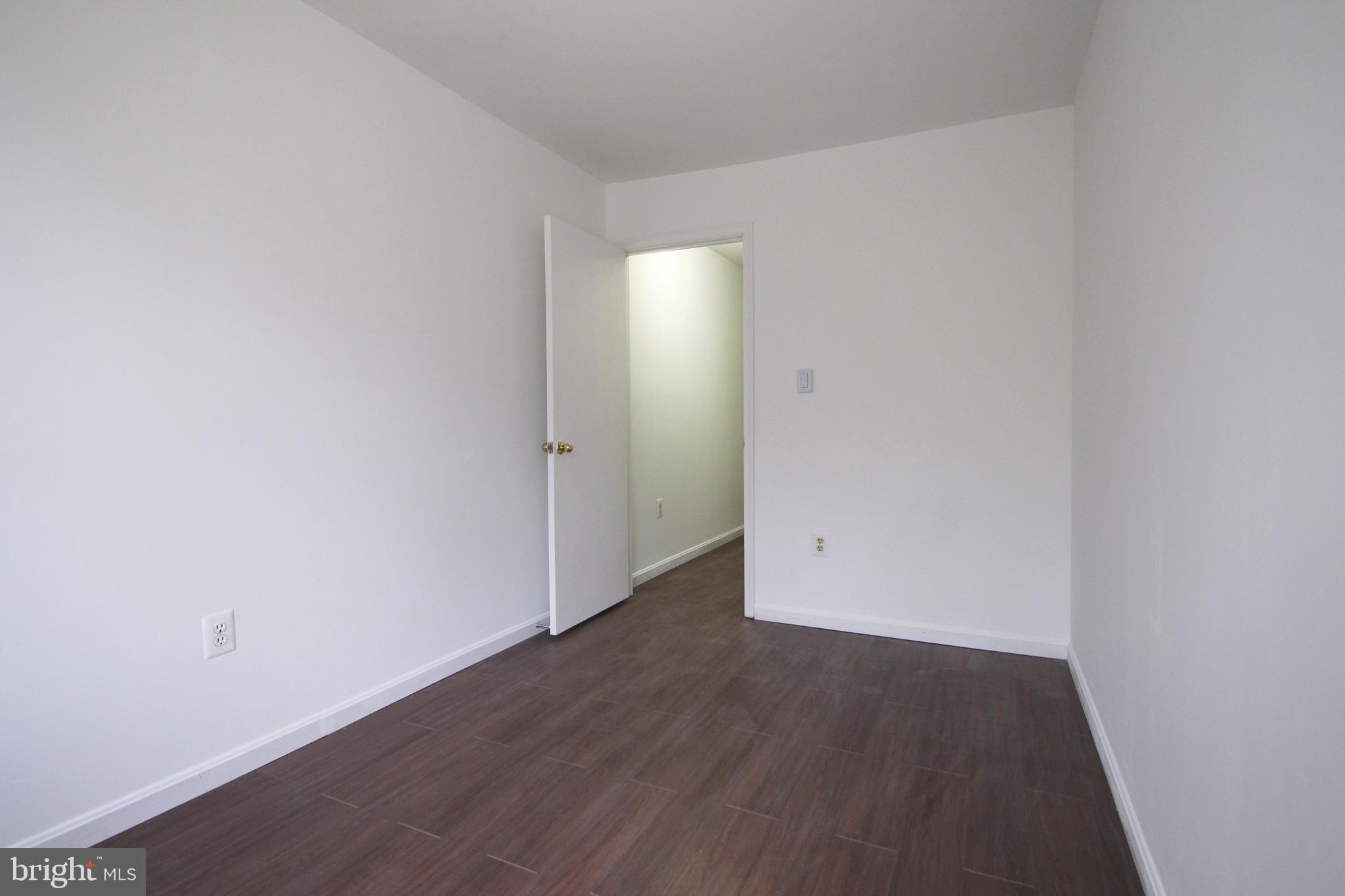 DECOVERLY ADVENTURE - Residential Lease