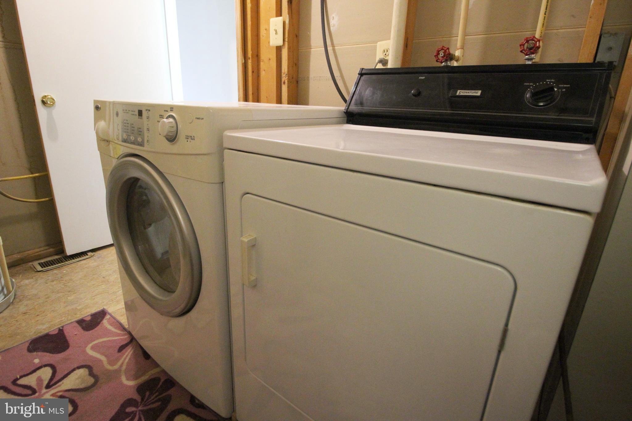 DECOVERLY ADVENTURE - Residential Lease