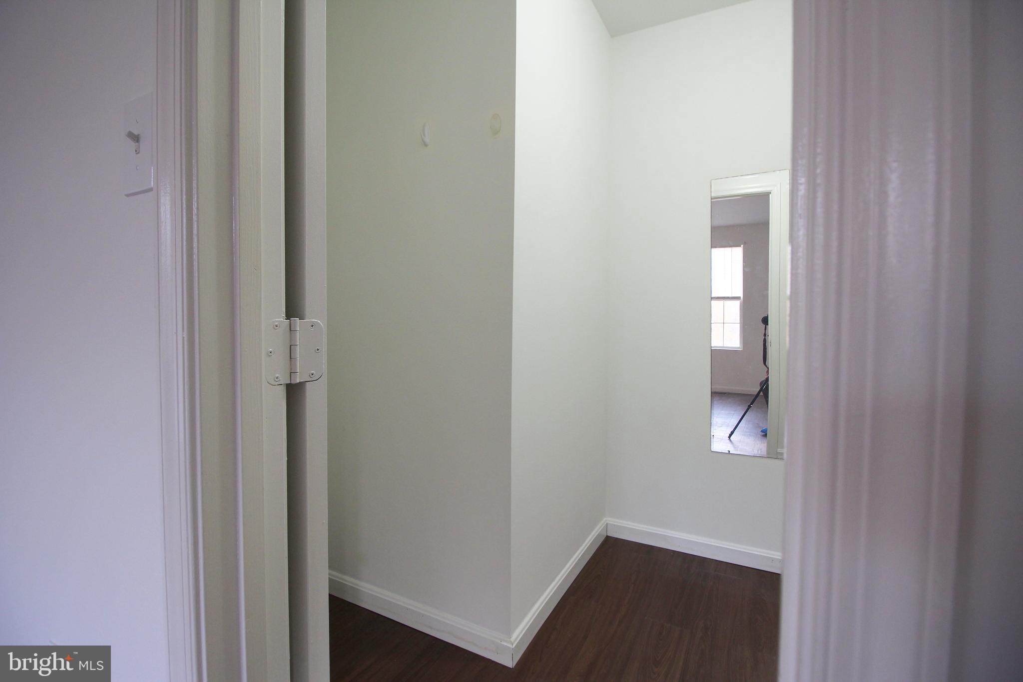 DECOVERLY ADVENTURE - Residential Lease