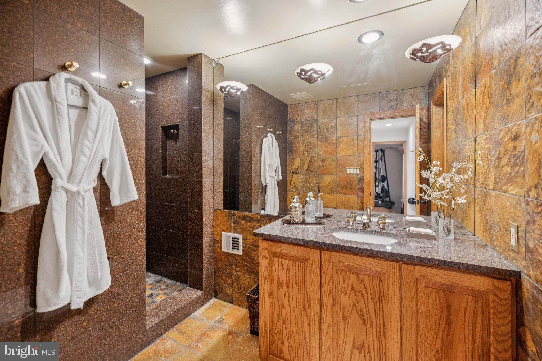 NORMANDIE FARM - Residential