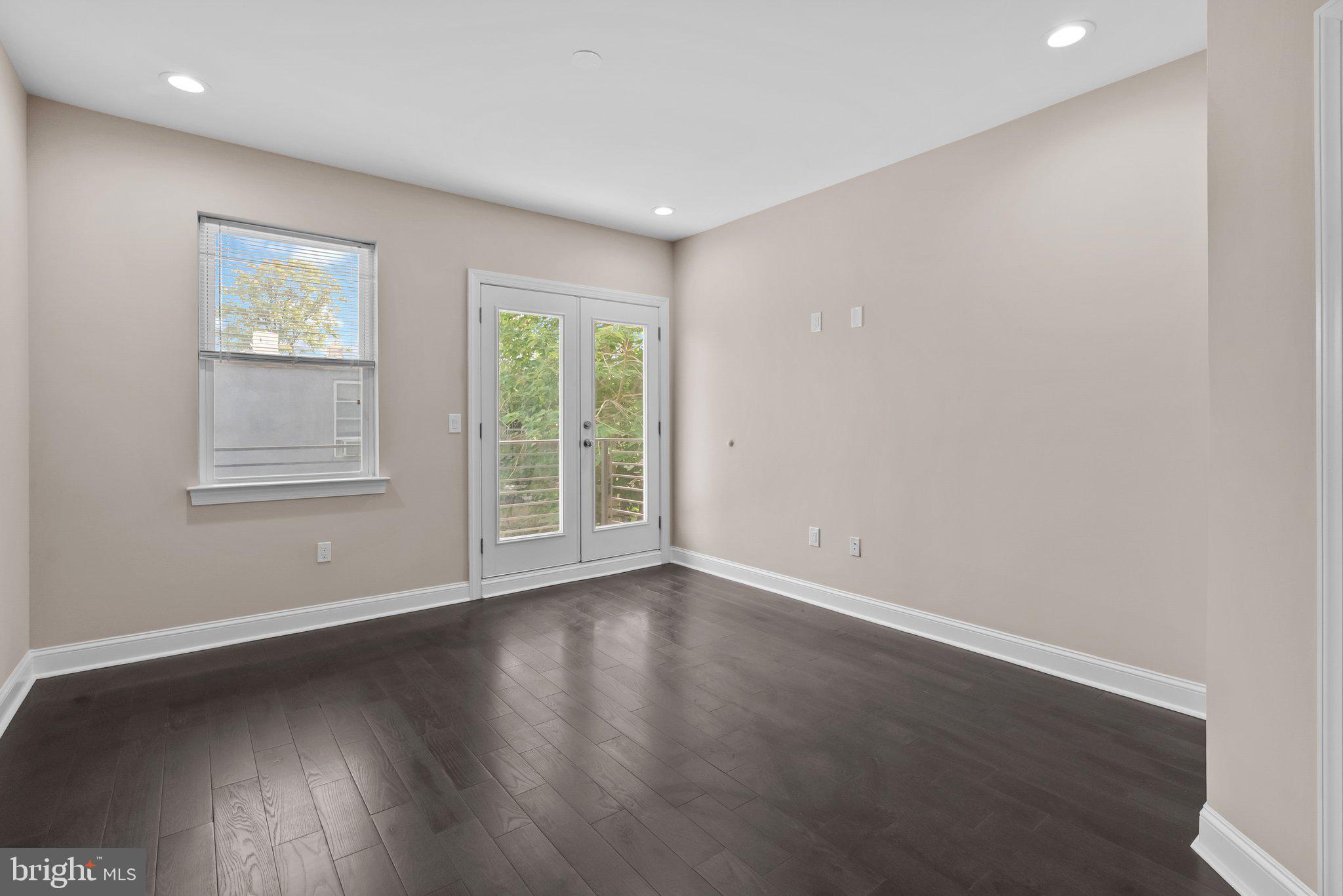 POINT BREEZE - Residential