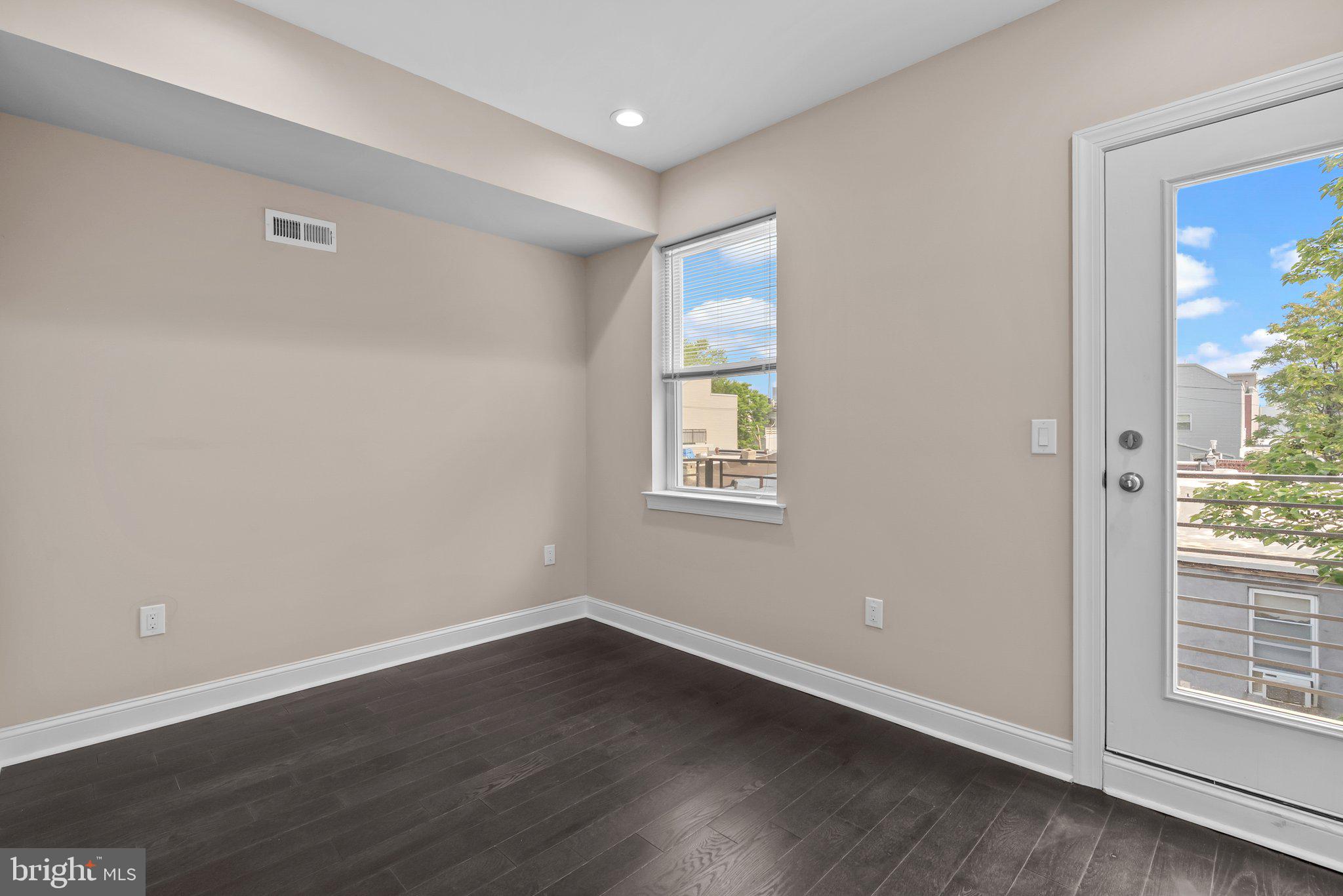 POINT BREEZE - Residential