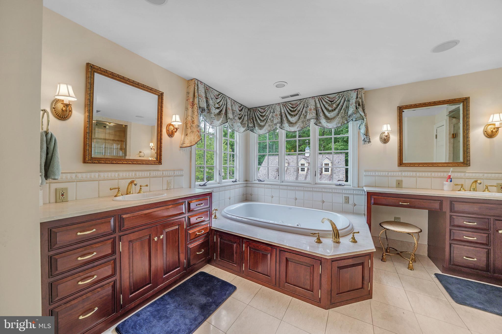 RADNOR HUNT - Residential