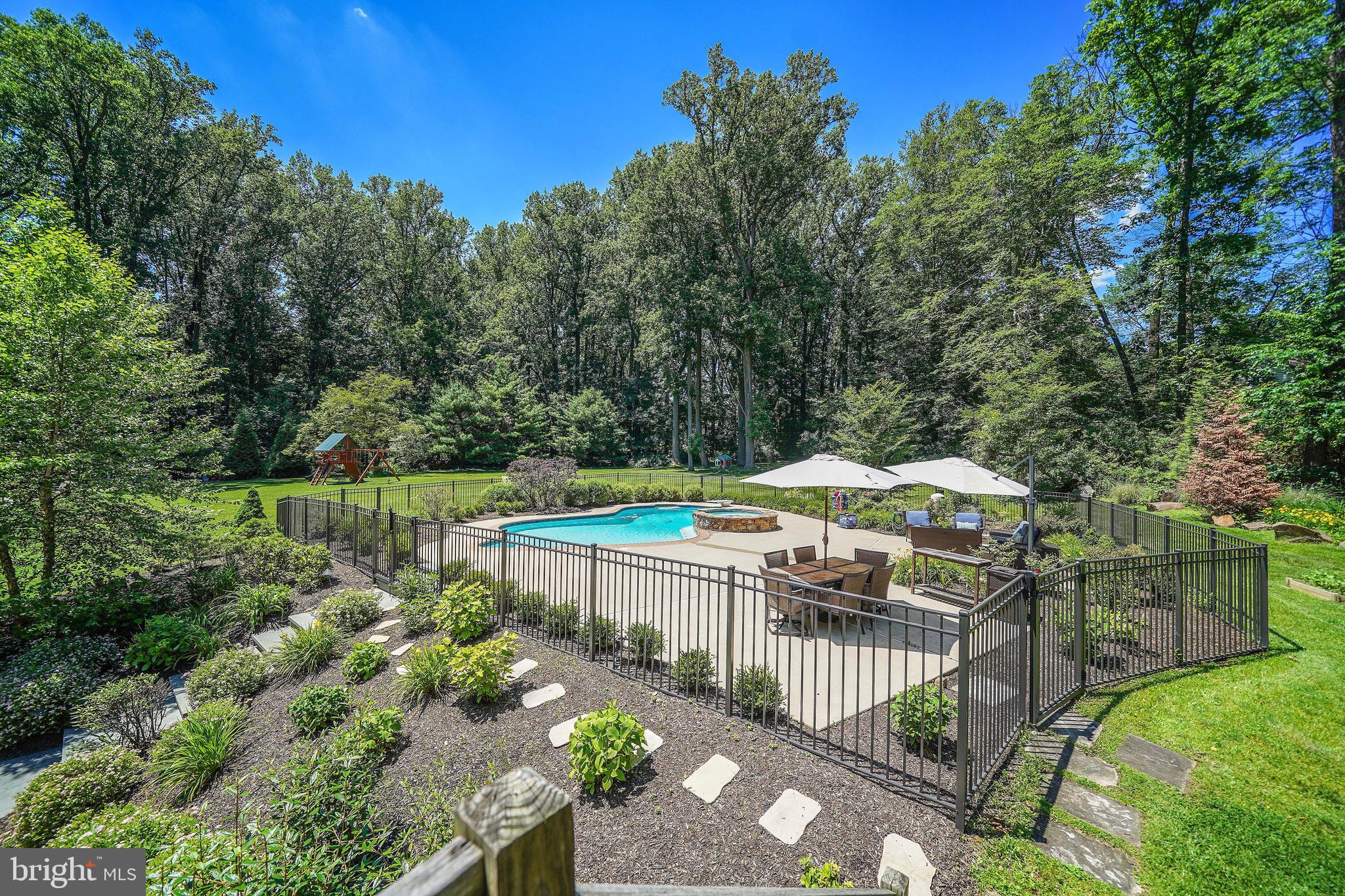 RADNOR HUNT - Residential